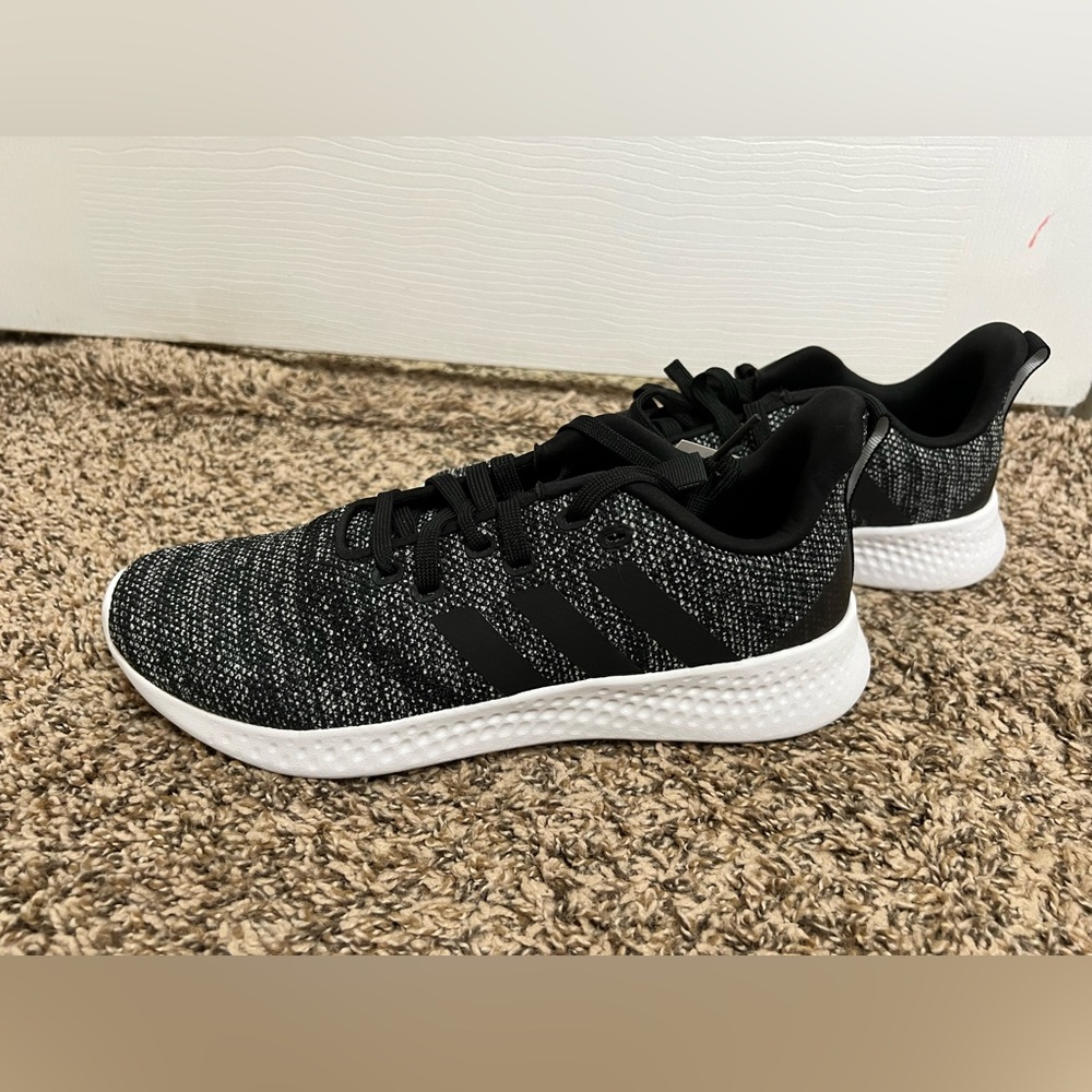NWT SZ 9.5 Adidas Cloudfoam